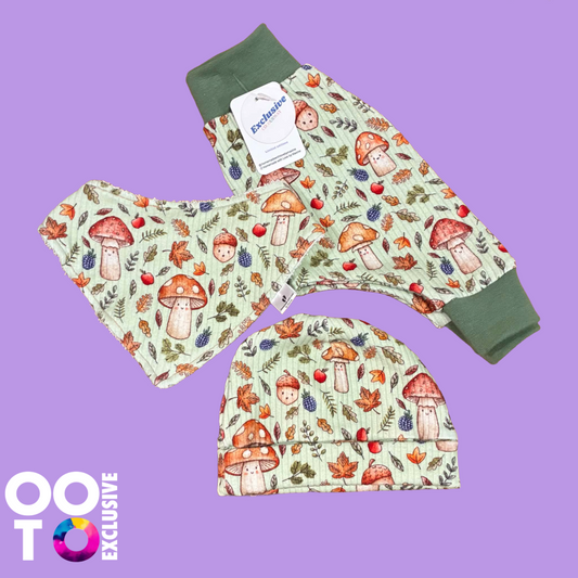New Baby Harem, Bib & Hat Set | 0-3 months
